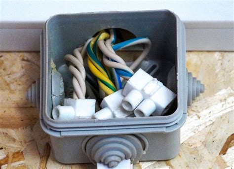 plastic vs metal junction box